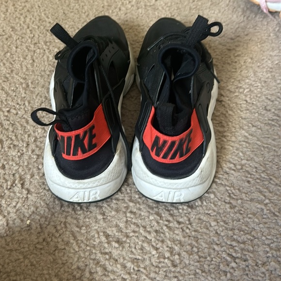 Nike Huarache Sneakers - Picture 2 of 3